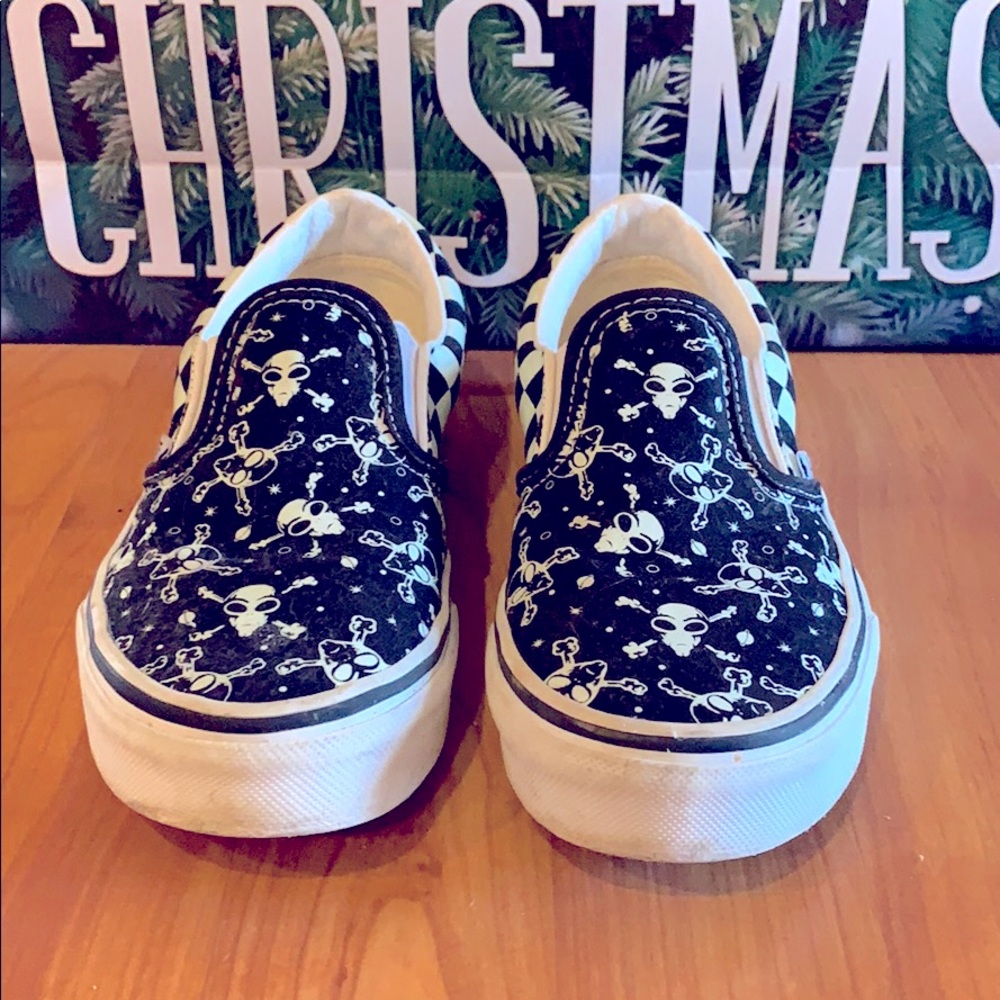 Boys alien vans glow in the dark